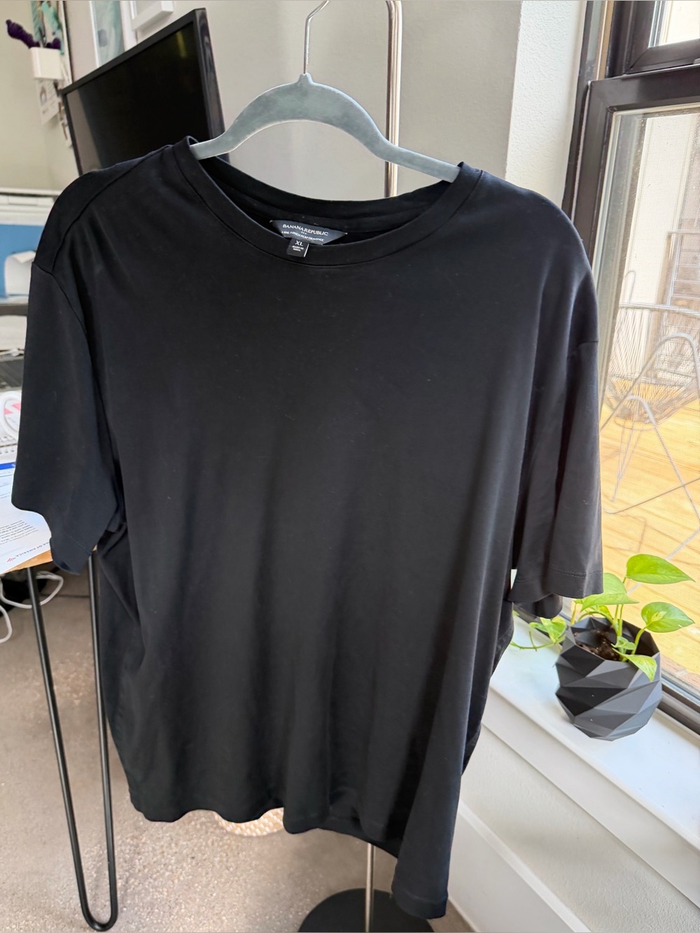 Banana Republic Black Short Sleeve tee. Size XL